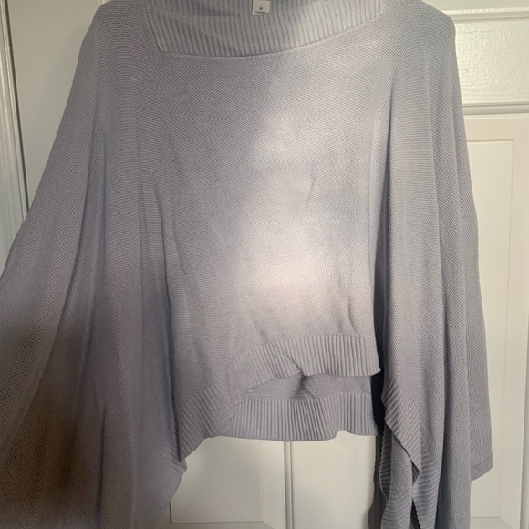 Lululemon sweater - Picture 3 of 4